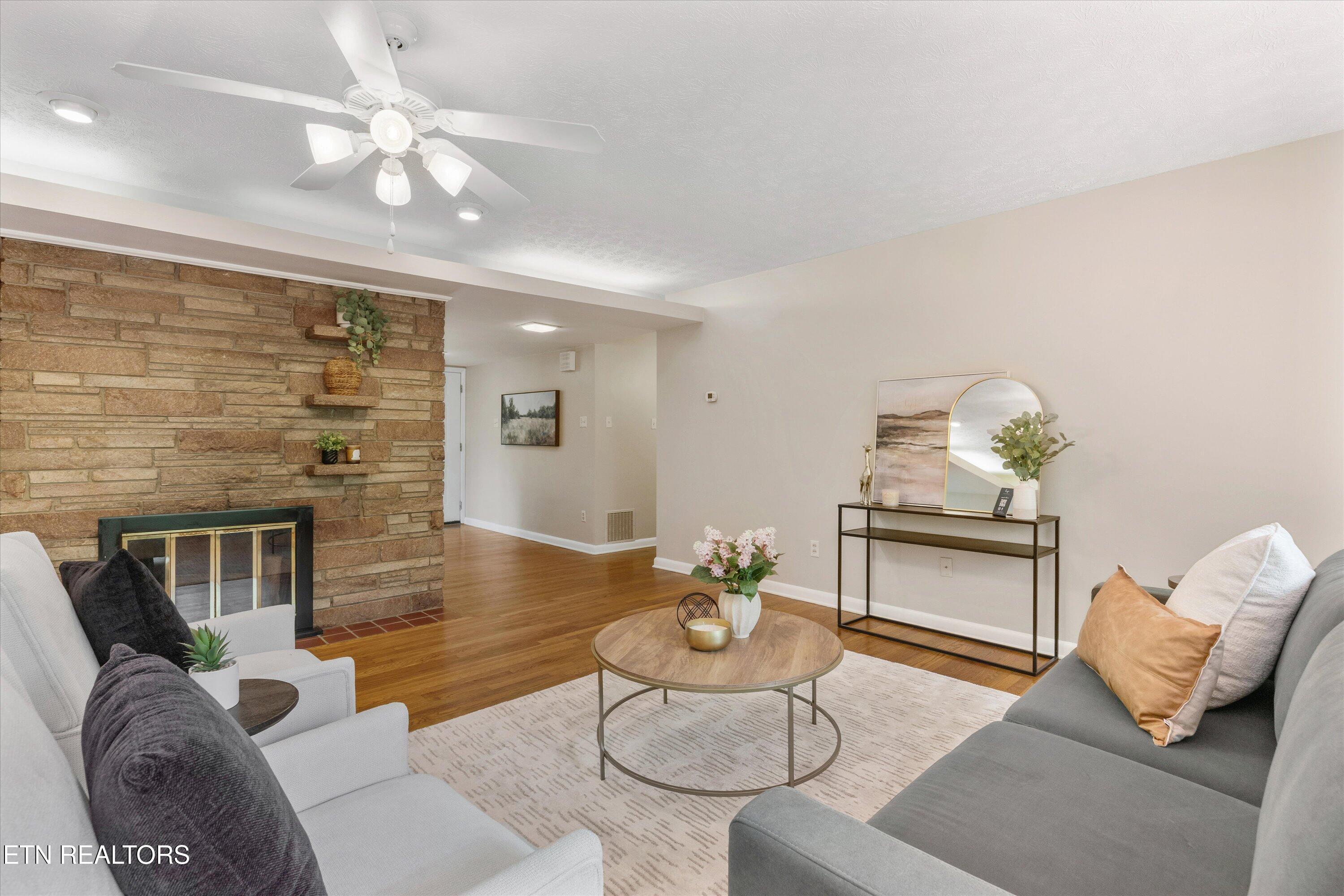 386 East Drive