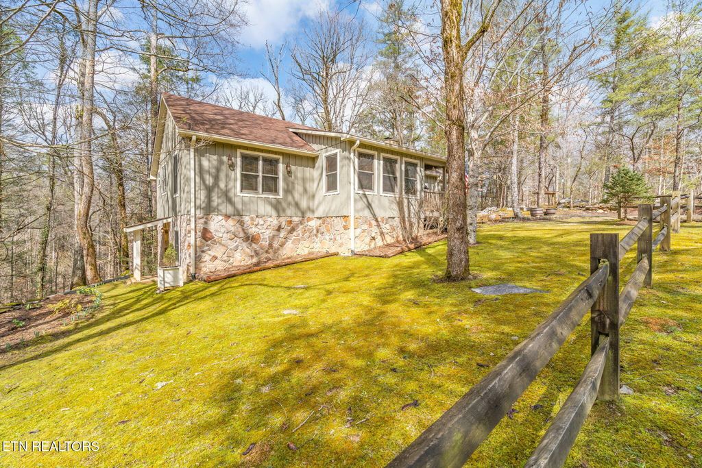 Photo of 151 Sequoyah Village Rd, Townsend, TN 37882 (MLS # 1317644)
