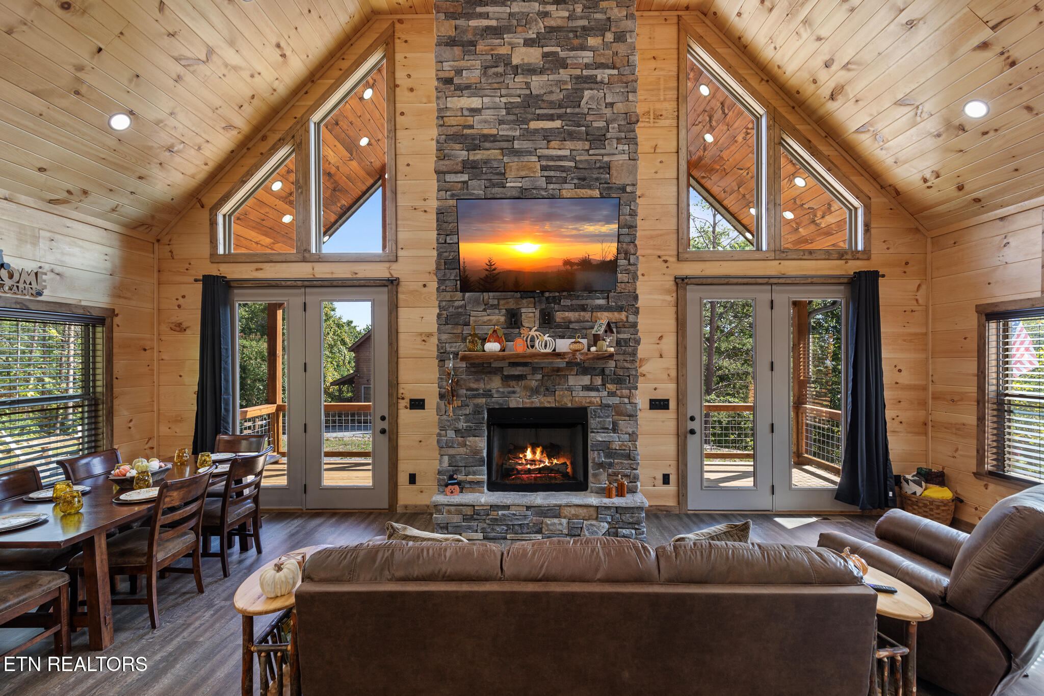 4385 Chamberlain Lane