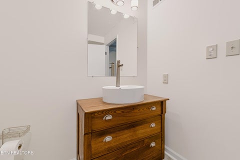 Tiny photo for 121 Nebraska Ave, Oak Ridge, TN 37830 (MLS # 1360382)