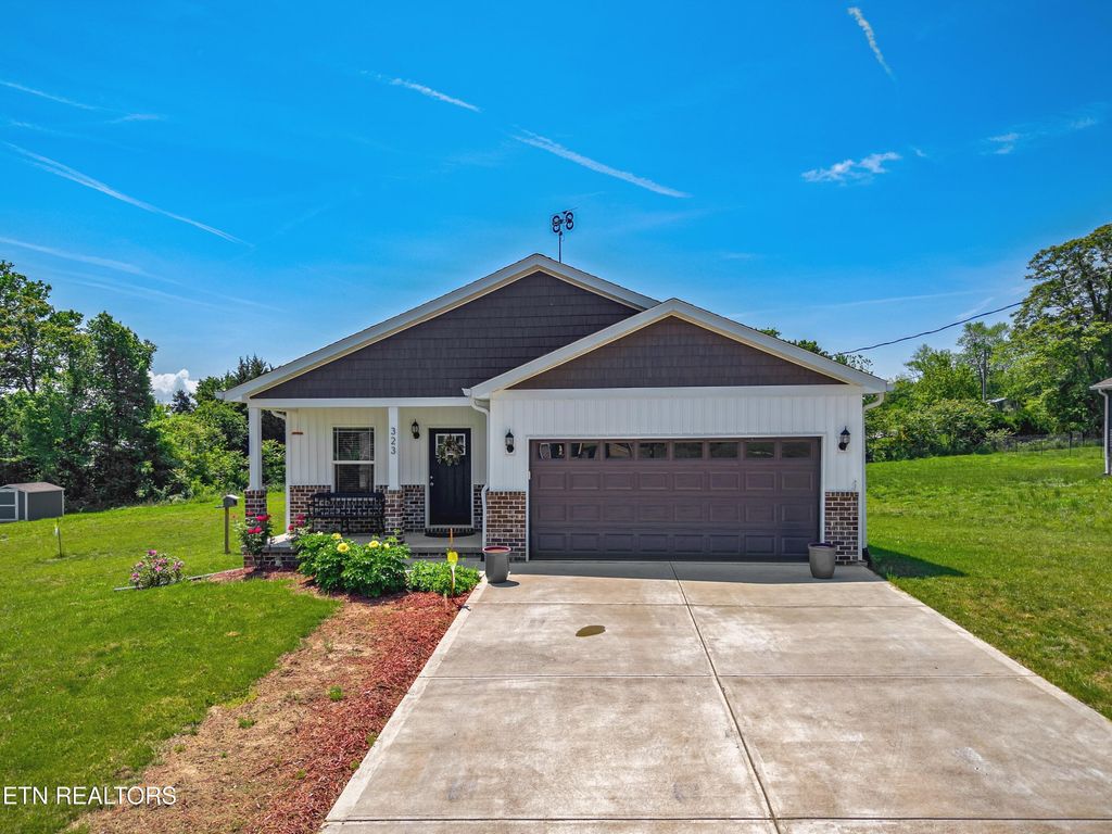 Photo of 323 Garden Lane, Dandridge, TN 37725 (MLS # 1299677)