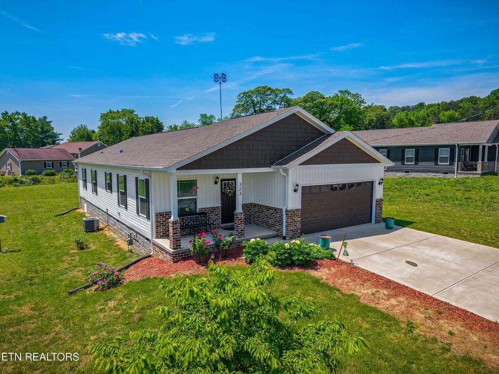 Photo of 323 Garden Lane, Dandridge, TN 37725 (MLS # 1299677)