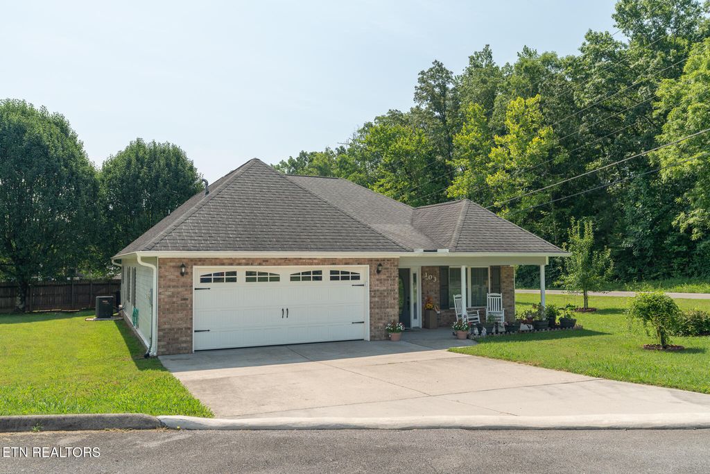 Photo of 103 Robinson Court, Oliver Springs, TN 37840 (MLS # 1306386)