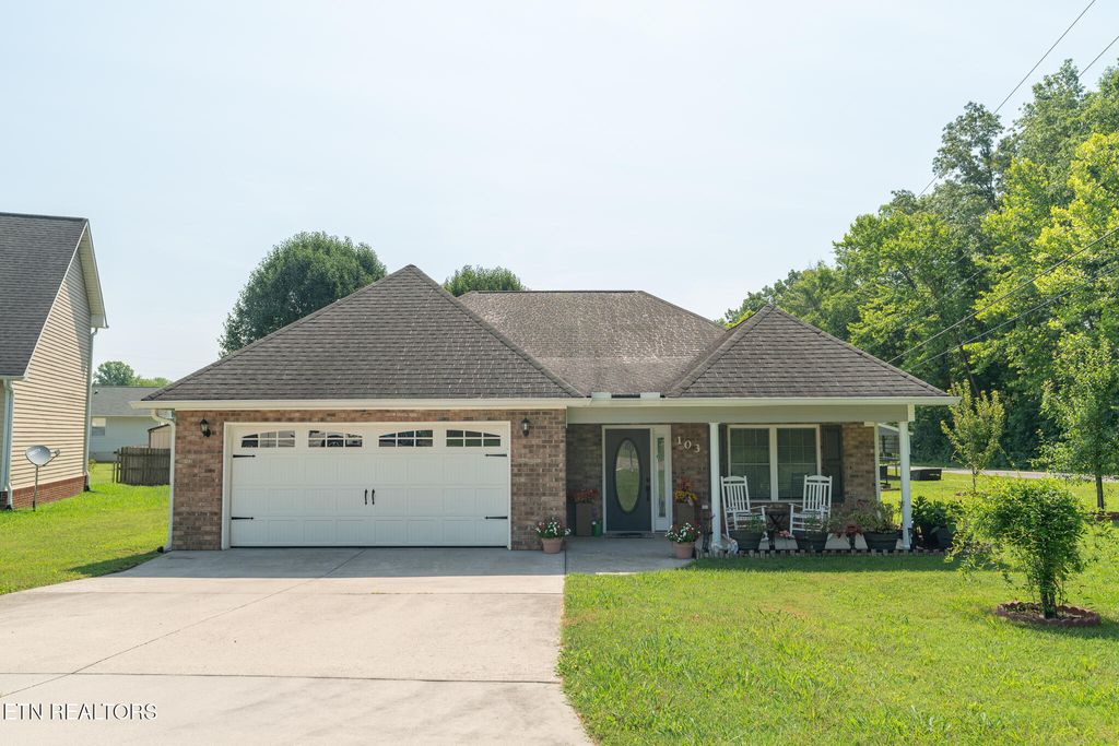 Photo of 103 Robinson Court, Oliver Springs, TN 37840 (MLS # 1306386)