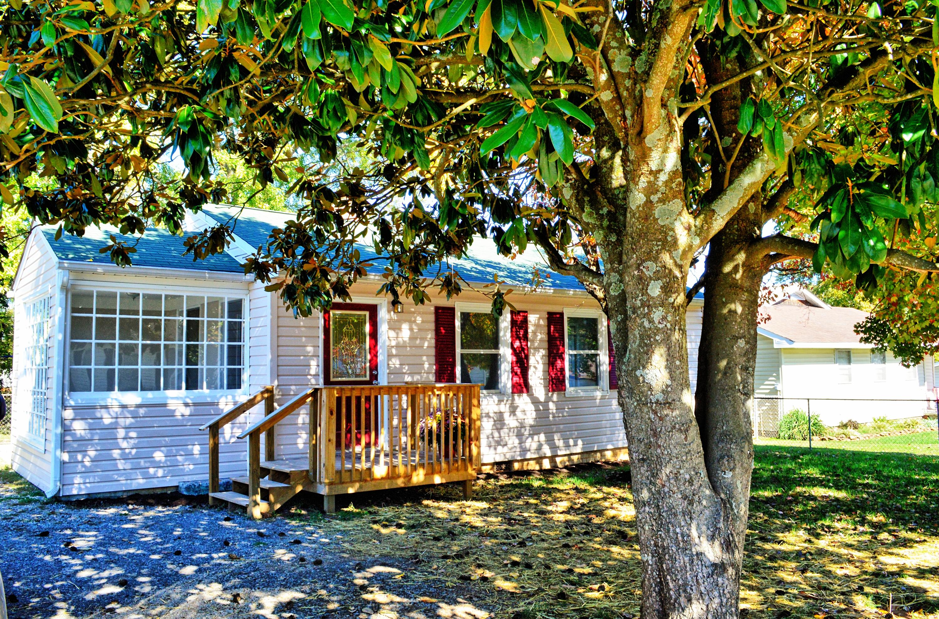 Photo 1 of 16 — 108 Norris Avenue, Maryville, TN 37804