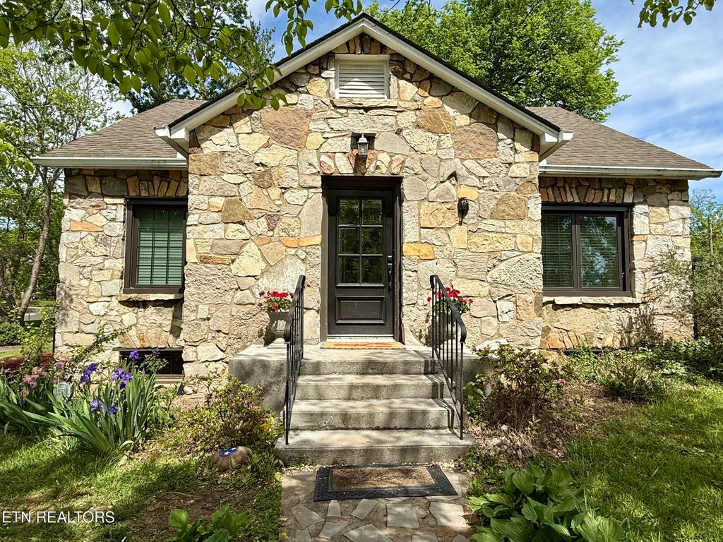 Photo of 513 E 1st North St, Morristown, TN 37814 (MLS # 1337279)