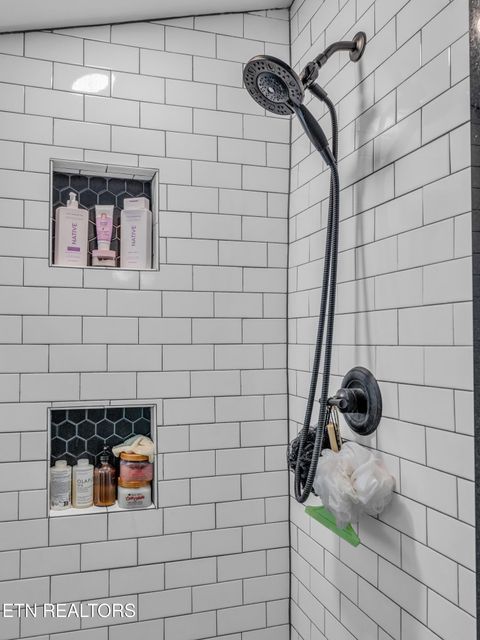 Tiny photo for 513 E 1st North St, Morristown, TN 37814 (MLS # 1337279)