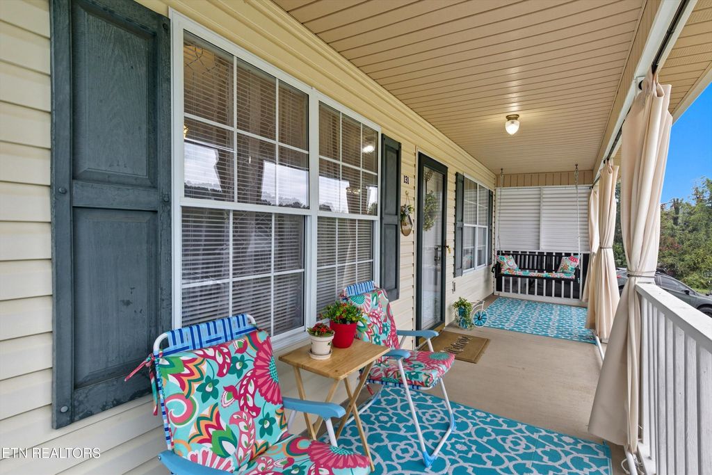 Photo of 131 Emerald Court Place, Lenoir City, TN 37771 (MLS # 1316315)