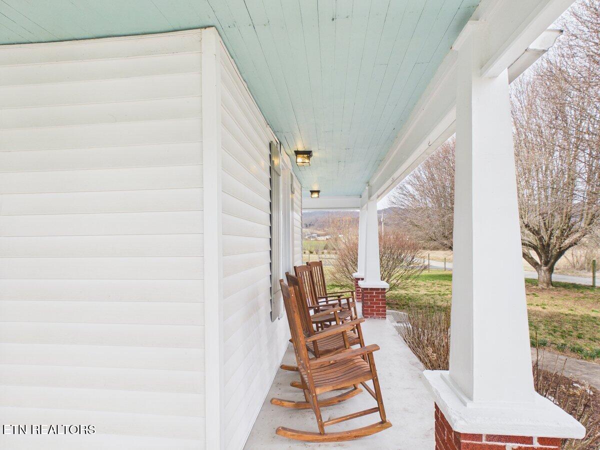 207 Thomas Rd