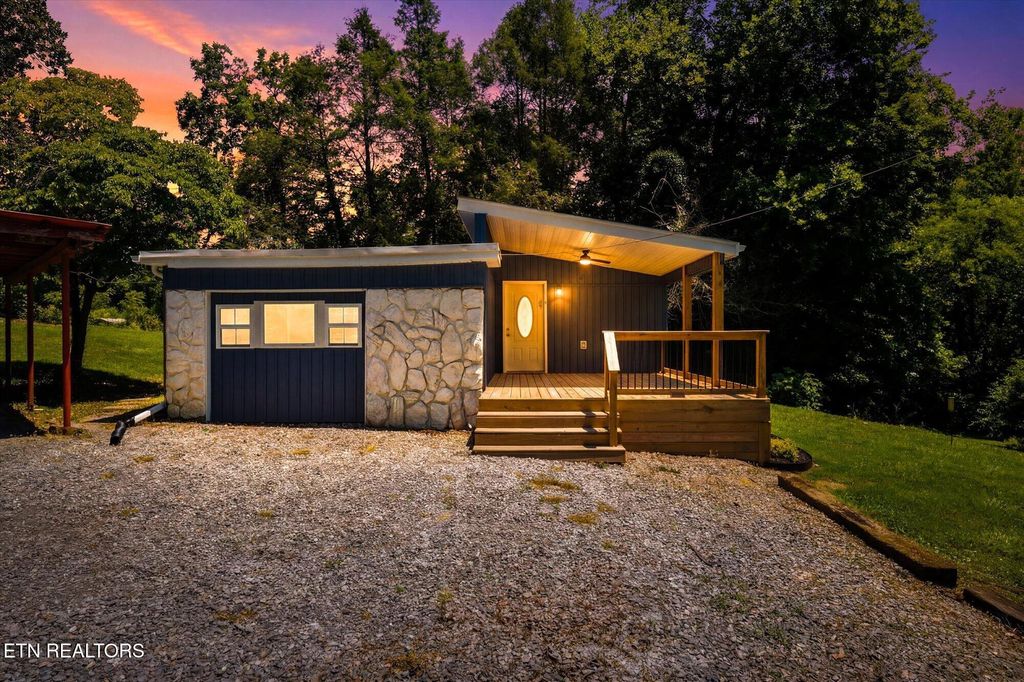 Photo of 2401 Maryville Pike, Knoxville, TN 37920 (MLS # 1347902)