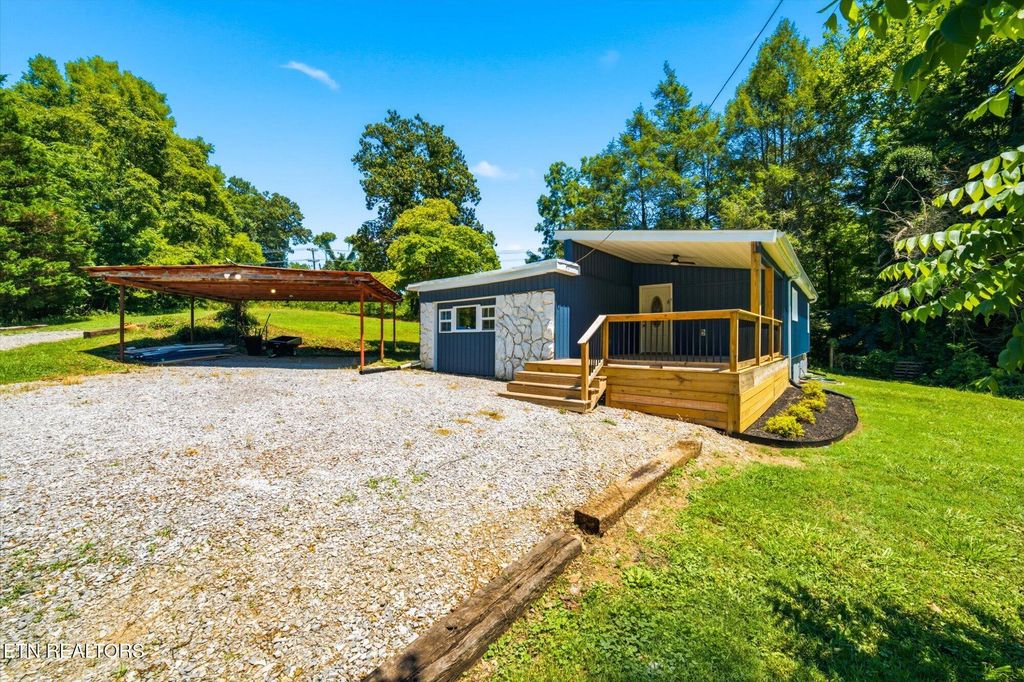 Photo of 2401 Maryville Pike, Knoxville, TN 37920 (MLS # 1347902)