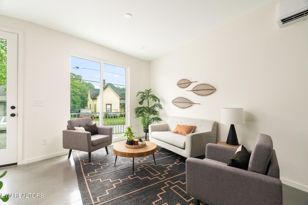Photo of 105 E Oldham #103, Knoxville, TN 37917 (MLS # 1318618)