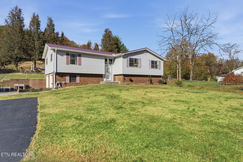 Photo of 148 Batley Loop Rd, Clinton, TN 37716 (MLS # 1318828)