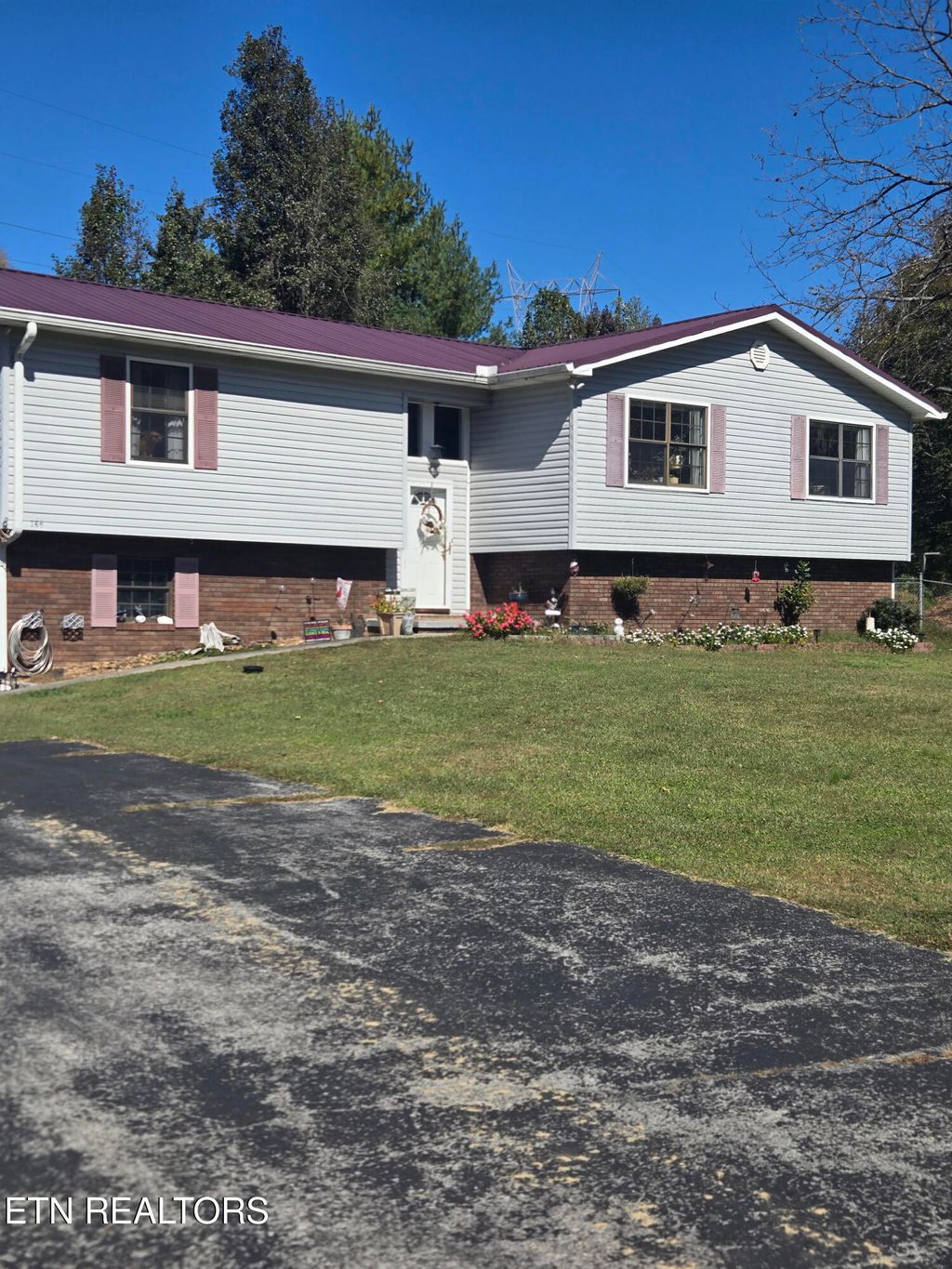 Photo of 148 Batley Loop Rd, Clinton, TN 37716 (MLS # 1318828)