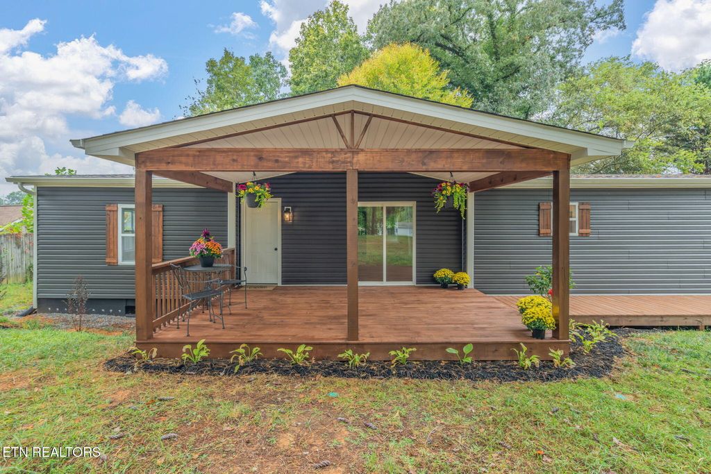 Photo of 1311 W Beaver Creek Drive, Powell, TN 37849 (MLS # 1310132)