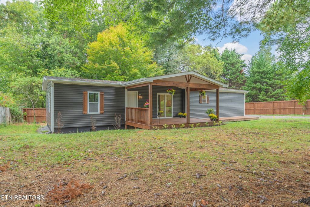 Photo of 1311 W Beaver Creek Drive, Powell, TN 37849 (MLS # 1310132)