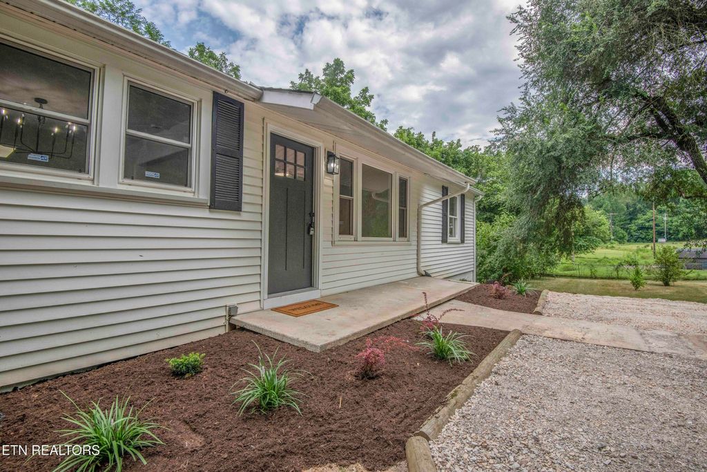 Photo of 539 Baumgartner Rd, Harriman, TN 37748 (MLS # 1307345)