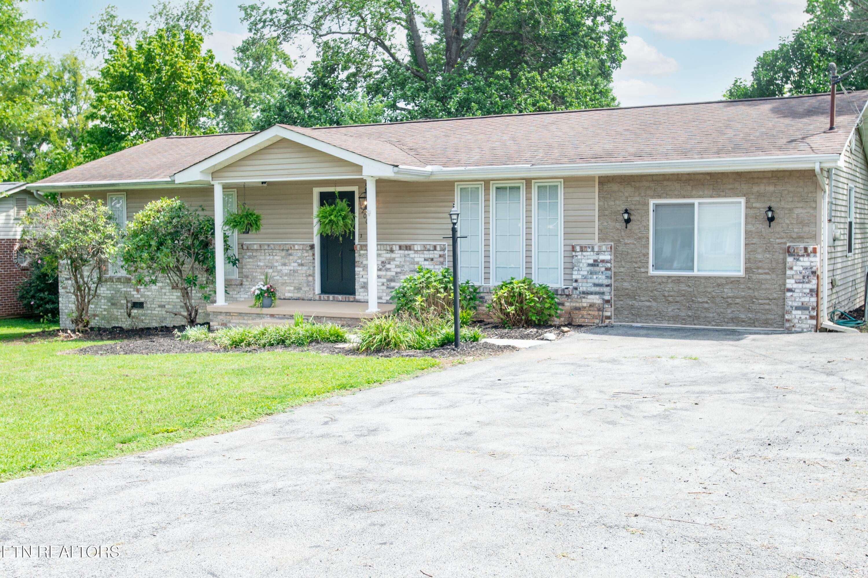 3200 Cross Valley Rd