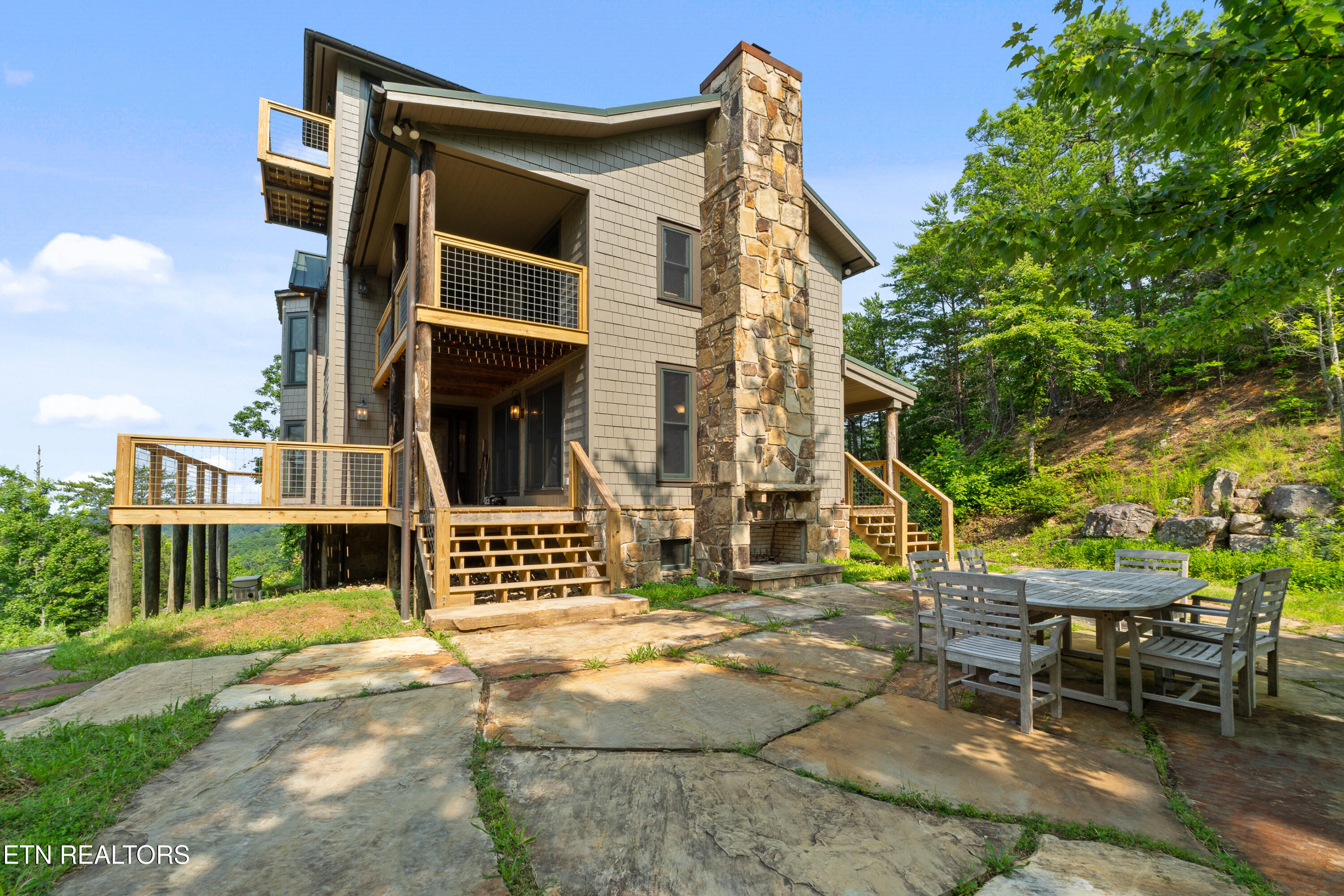 1265 Lookout Tr