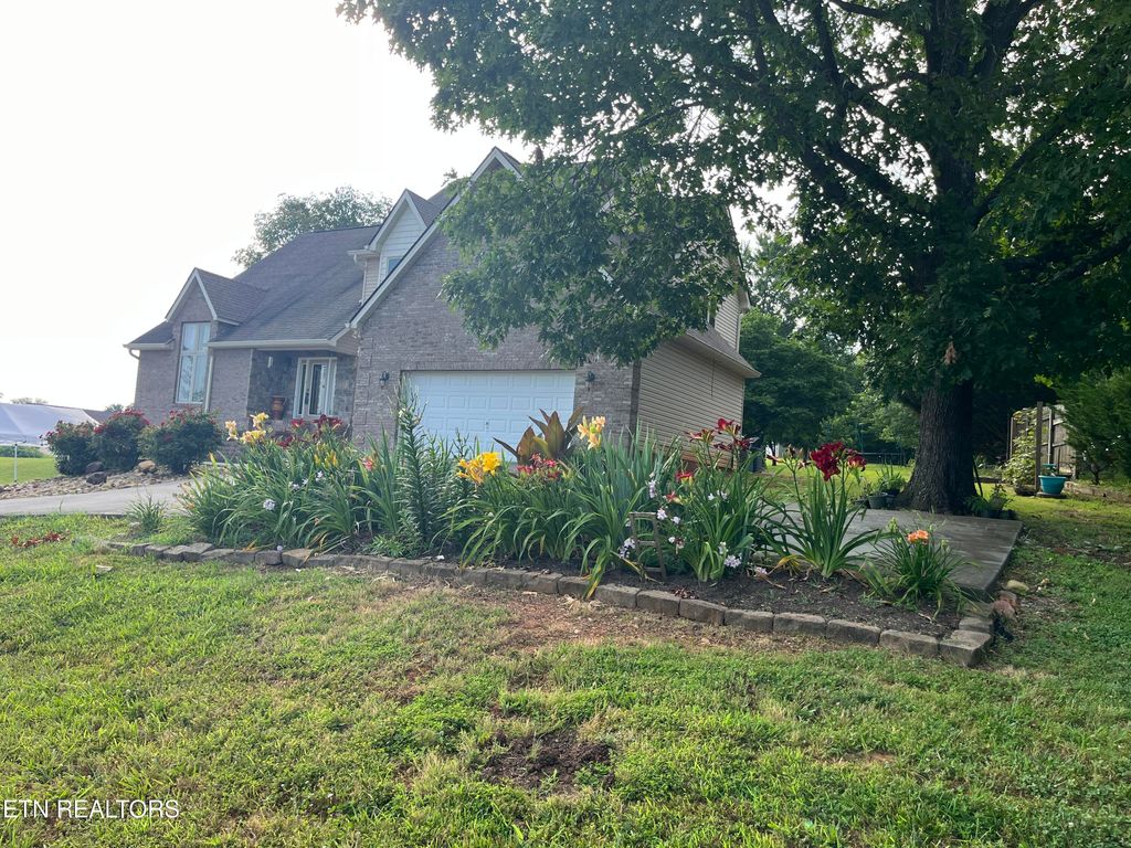 Photo of 219 Sullivan Pointe, Dandridge, TN 37725 (MLS # 1307165)