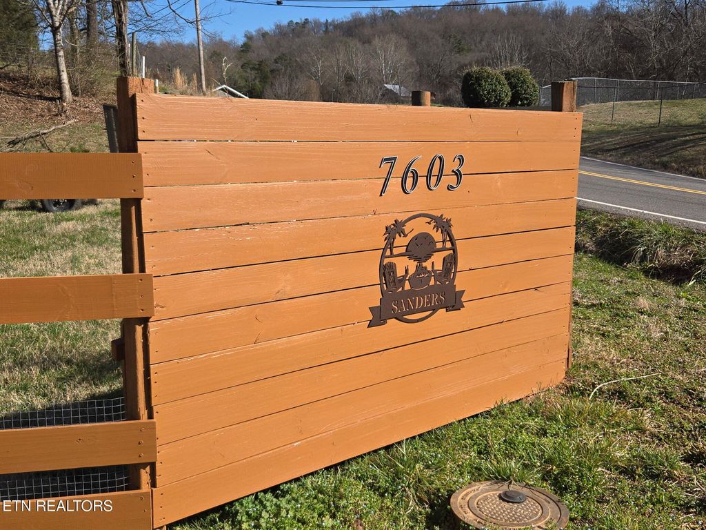 Photo of 7603 Thorn Grove Pike, Knoxville, TN 37914 (MLS # 1334983)