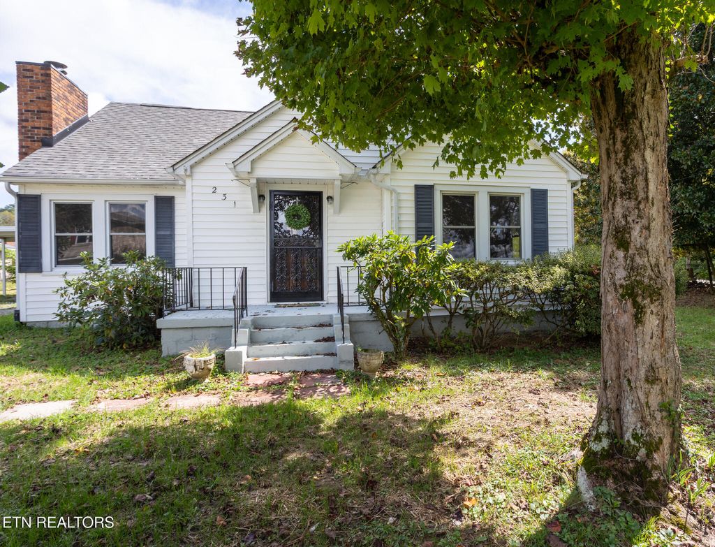 Photo of 231 S Oakwood Ave, Clinton, TN 37716 (MLS # 1318402)