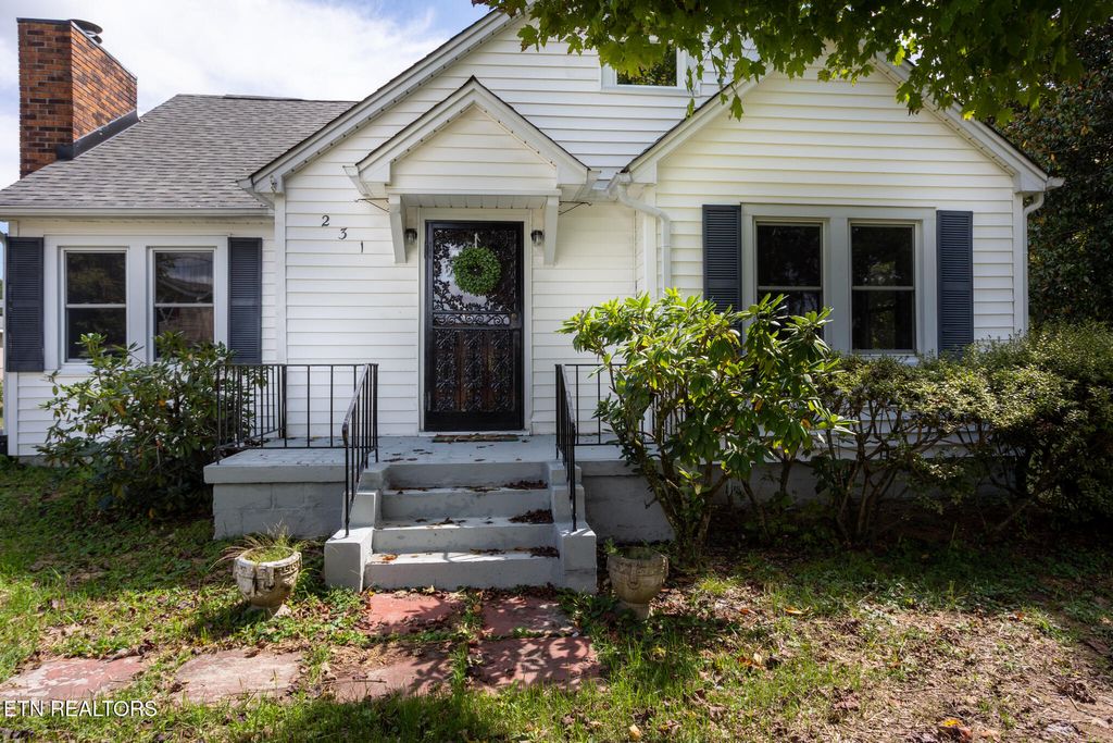 Photo of 231 S Oakwood Ave, Clinton, TN 37716 (MLS # 1318402)