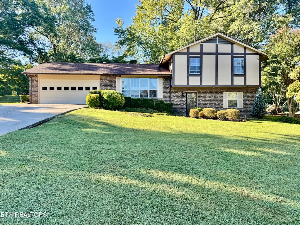Photo of 910 Lakewood Drive, Jefferson City, TN 37760 (MLS # 1359099)