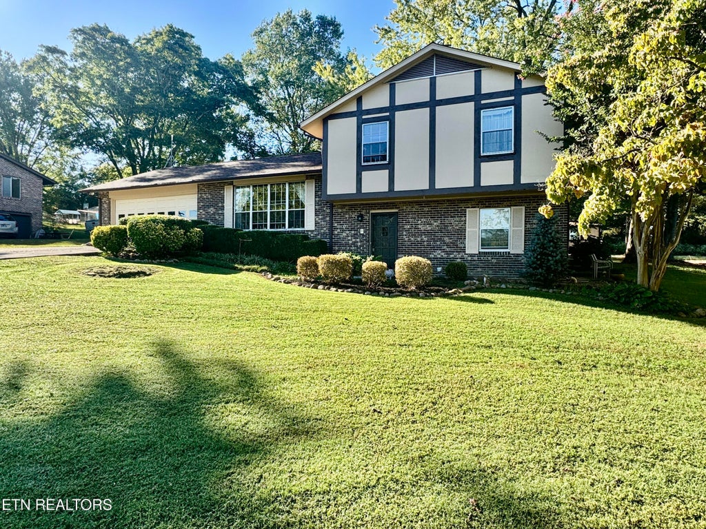 Photo of 910 Lakewood Drive, Jefferson City, TN 37760 (MLS # 1359099)