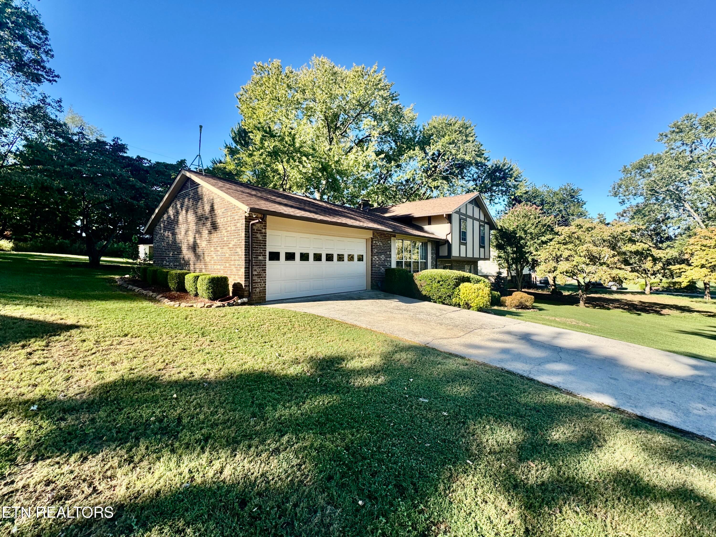 910 Lakewood Drive