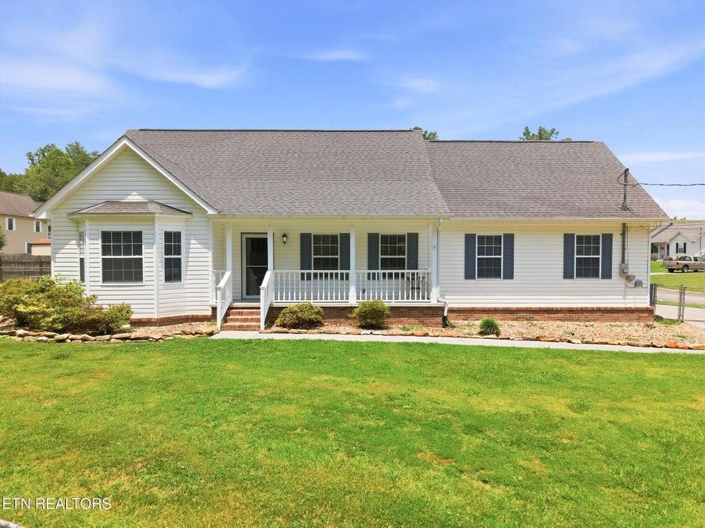 Photo of 105 Aspen Lane, Oliver Springs, TN 37840 (MLS # 1346087)