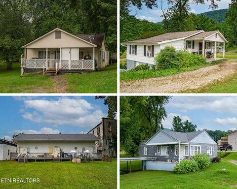 Photo of 302 Woody Ave, Harriman, TN 37748 (MLS # 1317927)