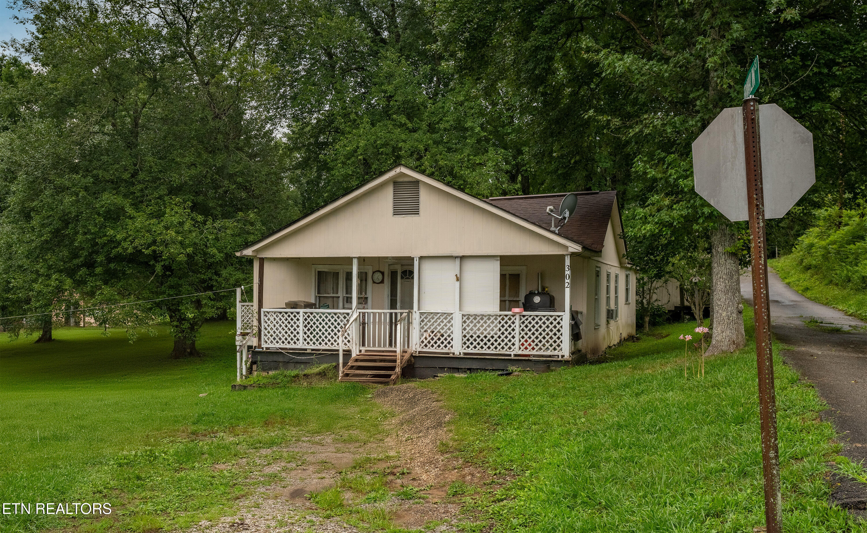 302 Woody Ave