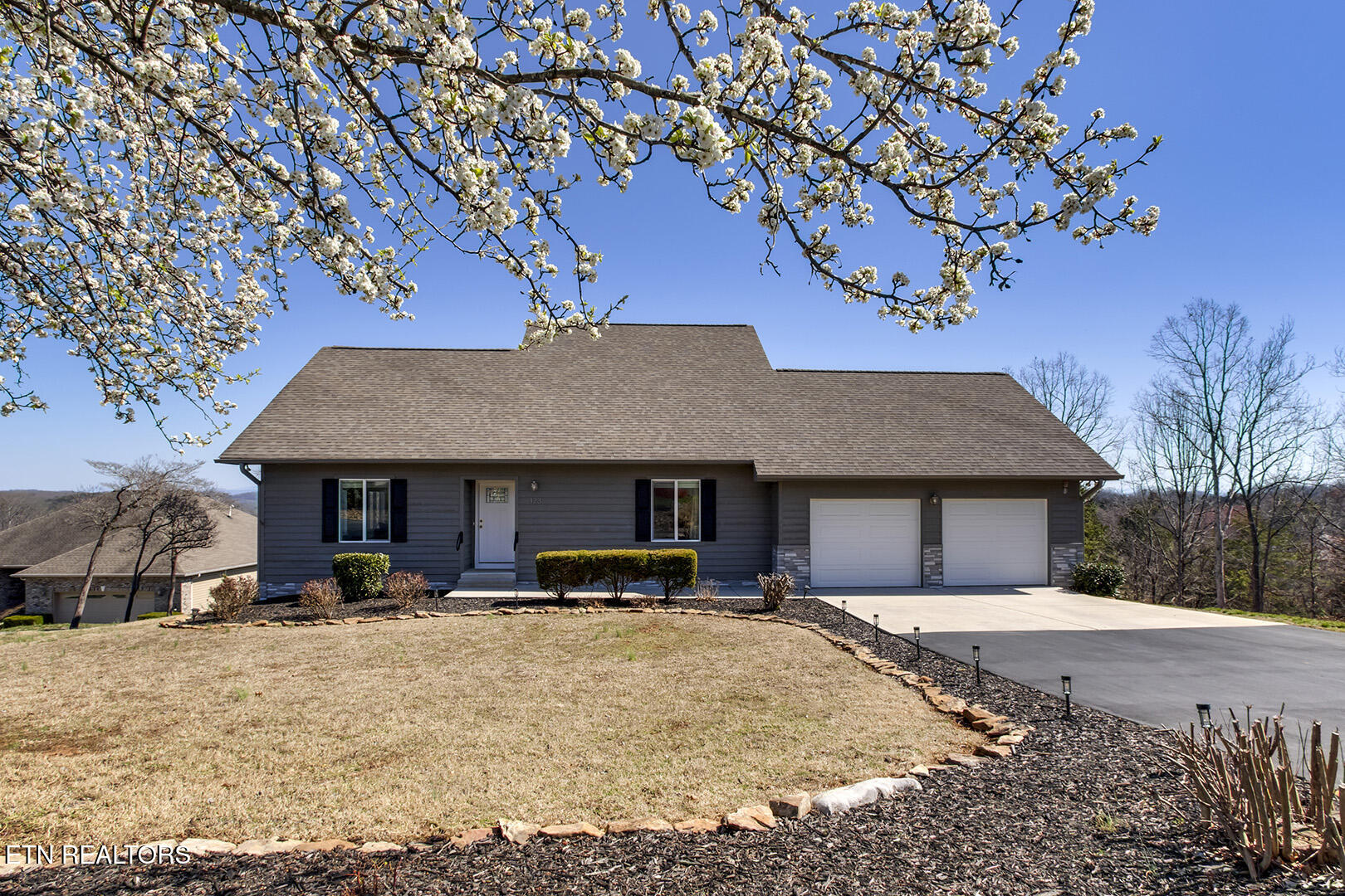 Loudon, Tennessee 37774, United States, 3 Bedrooms Bedrooms, ,3 BathroomsBathrooms,Residential,Active,90121