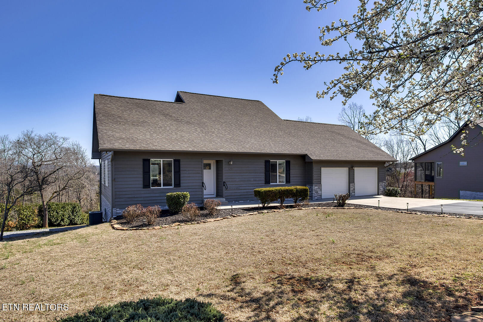 Loudon, Tennessee 37774, United States, 3 Bedrooms Bedrooms, ,3 BathroomsBathrooms,Residential,Active,90121