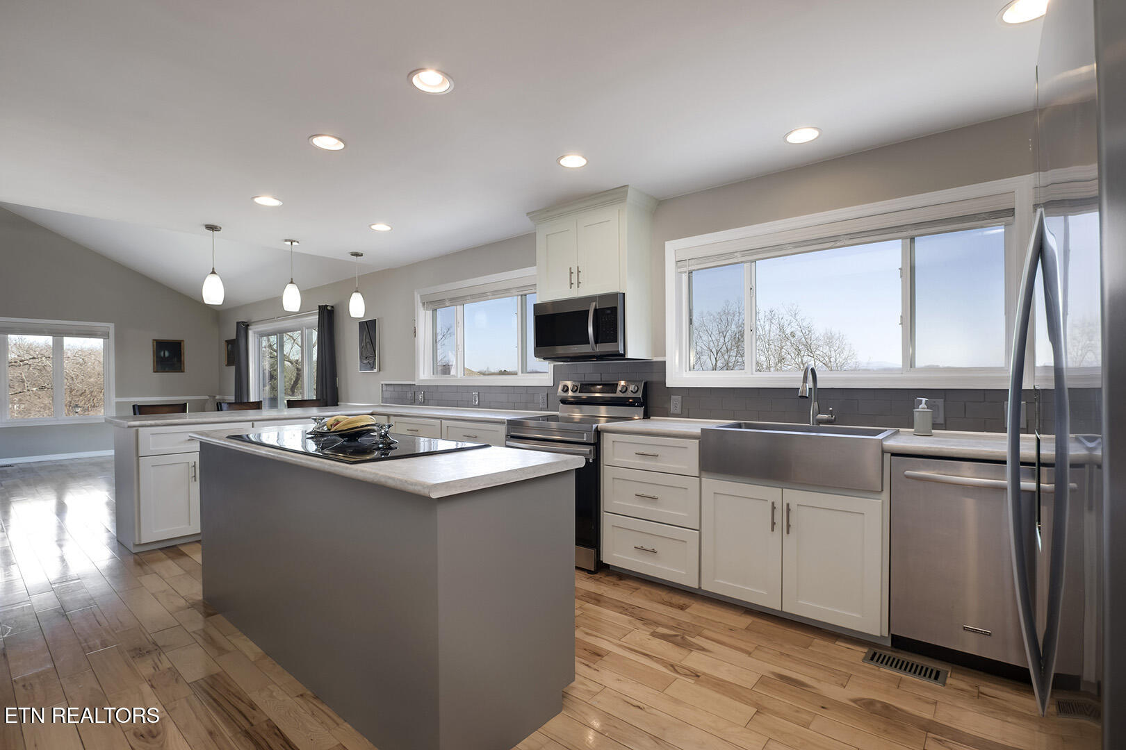 Loudon, Tennessee 37774, United States, 3 Bedrooms Bedrooms, ,3 BathroomsBathrooms,Residential,Active,90121