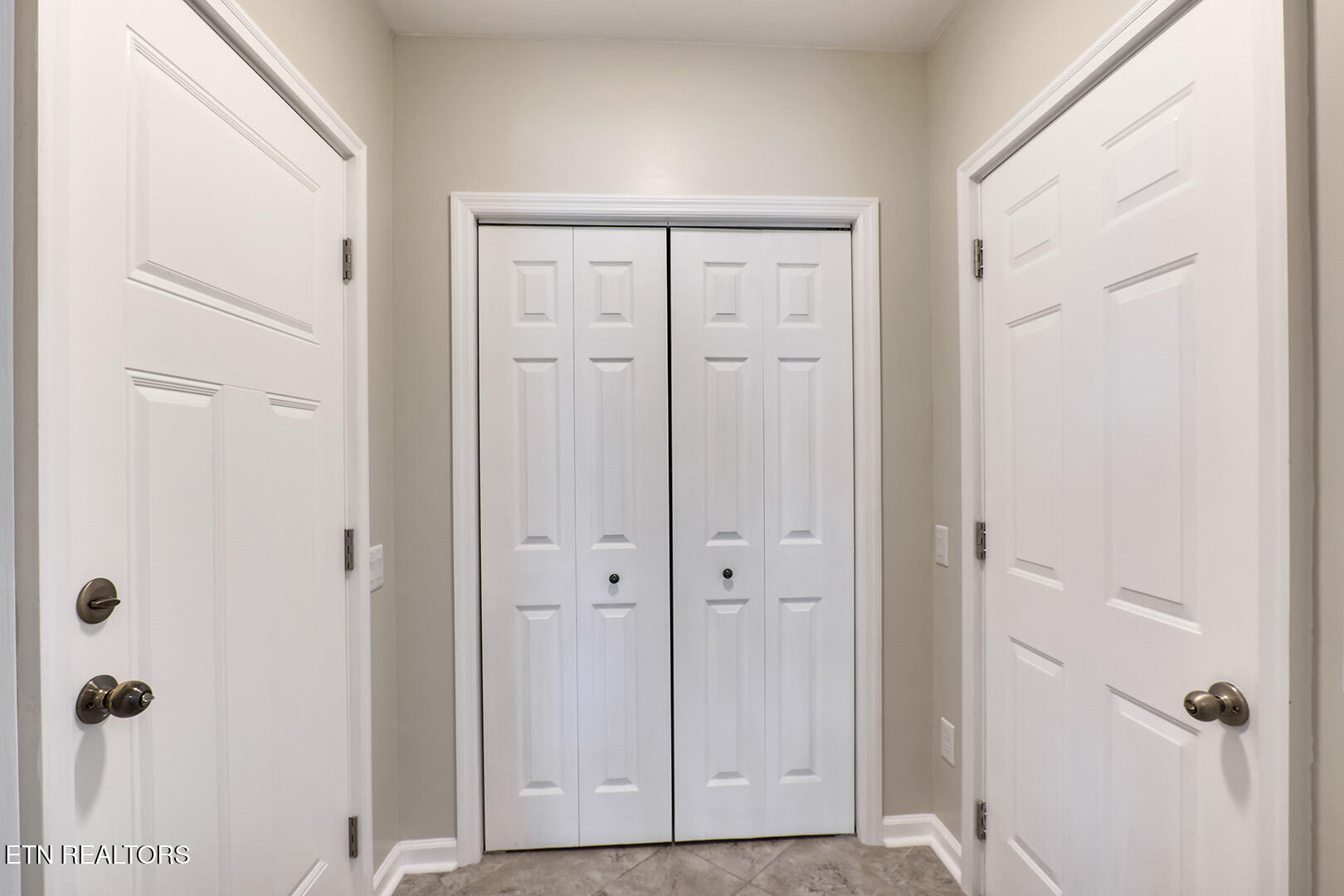 Loudon, Tennessee 37774, United States, 3 Bedrooms Bedrooms, ,3 BathroomsBathrooms,Residential,Active,90121