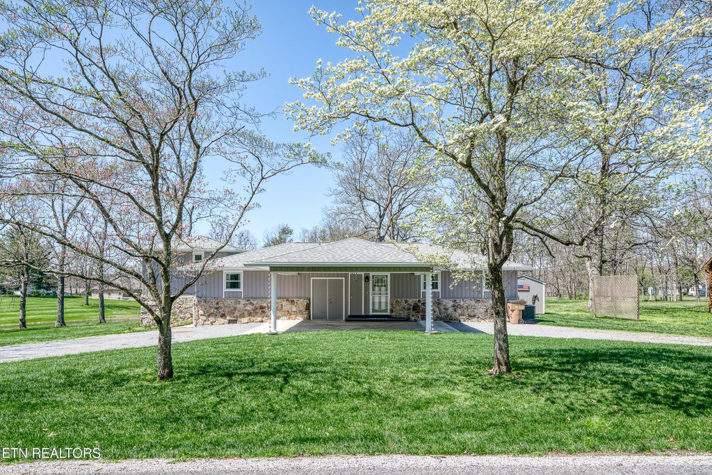 Photo of 3008 Seminole Loop, Crossville, TN 38572 (MLS # 1296821)
