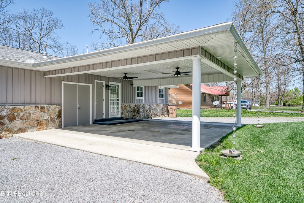 Photo of 3008 Seminole Loop, Crossville, TN 38572 (MLS # 1296821)
