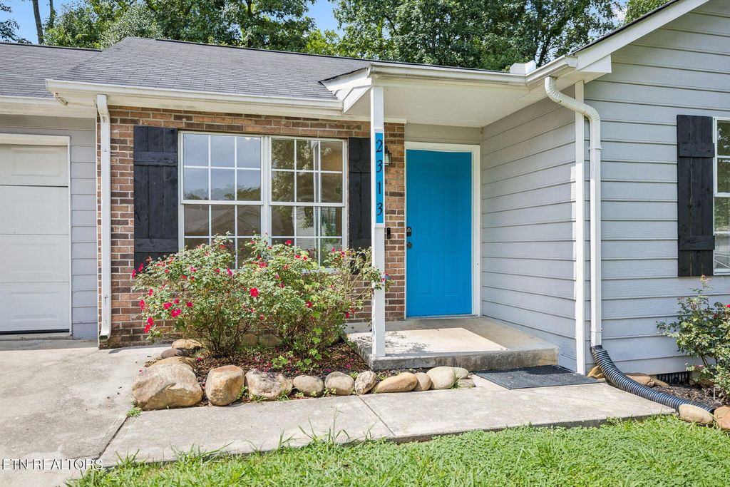Photo of 2313 Arkwright Lane, Knoxville, TN 37921 (MLS # 1349470)