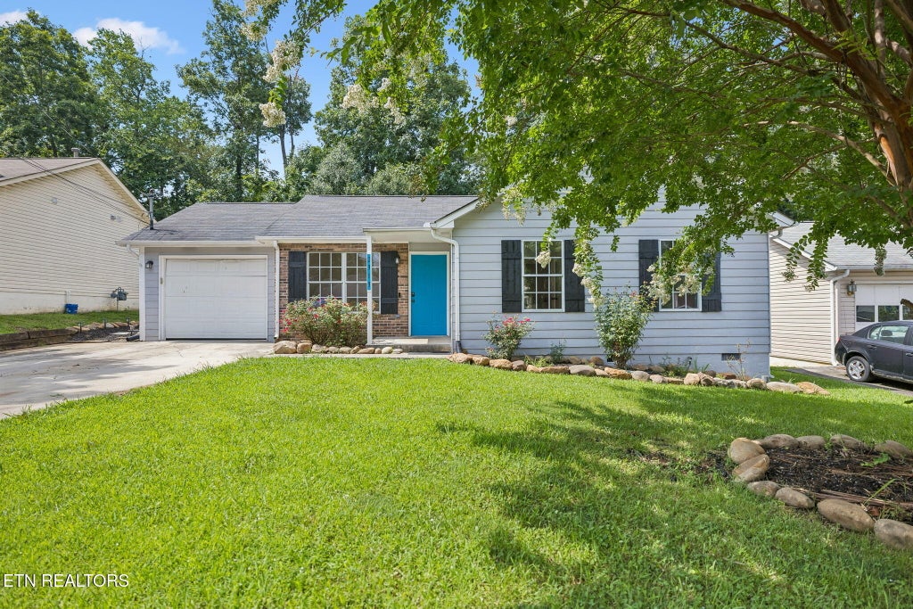 Photo of 2313 Arkwright Lane, Knoxville, TN 37921 (MLS # 1349470)