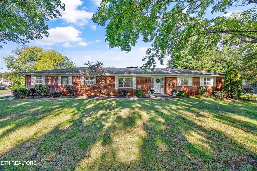 Photo of 9409 Briarwood Blvd, Knoxville, TN 37923 (MLS # 1318363)
