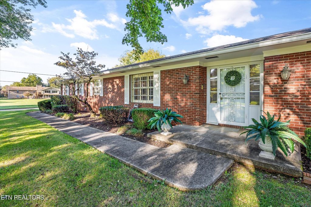 Photo of 9409 Briarwood Blvd, Knoxville, TN 37923 (MLS # 1318363)