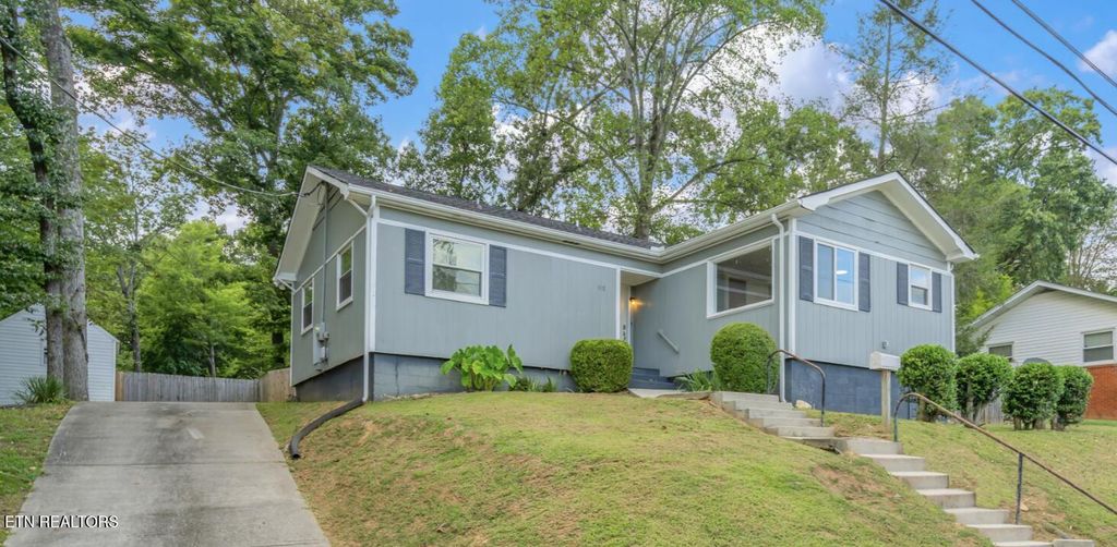 Photo of 115 Kentucky Ave, Oak Ridge, TN 37830 (MLS # 1313645)