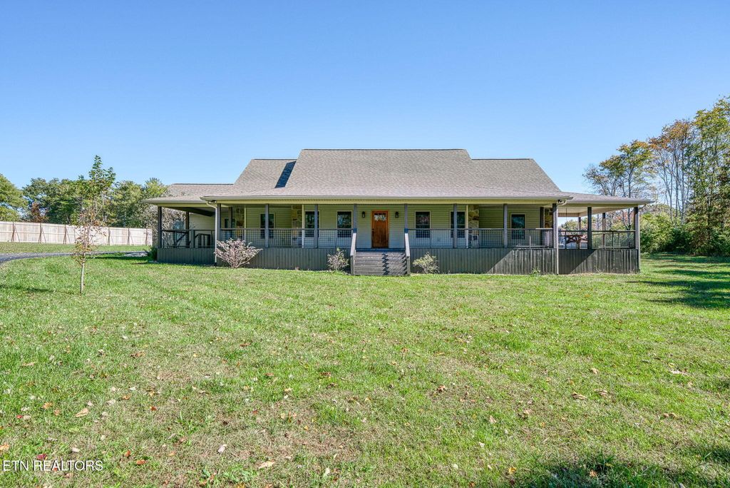 Photo of 1112 Gray Eagle Drive, Crossville, TN 38572 (MLS # 1320170)