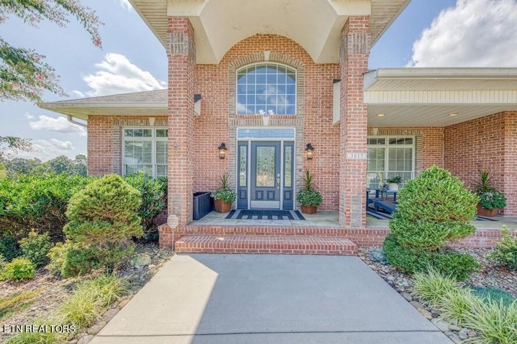 Photo of 3817 Compass Pointe Drive, Louisville, TN 37777 (MLS # 1239978)