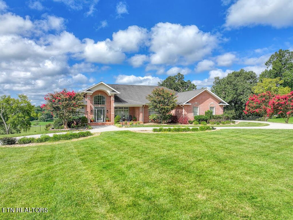 Photo of 3817 Compass Pointe Drive, Louisville, TN 37777 (MLS # 1239978)