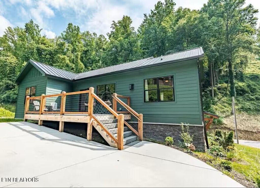 Photo of 706 Kelly St, Gatlinburg, TN 37738 (MLS # 1342041)