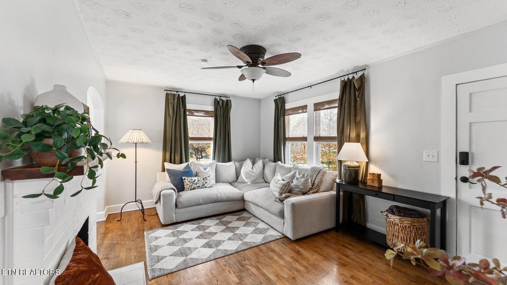 Photo of 1910 Cureton Ave, Maryville, TN 37804 (MLS # 1322481)