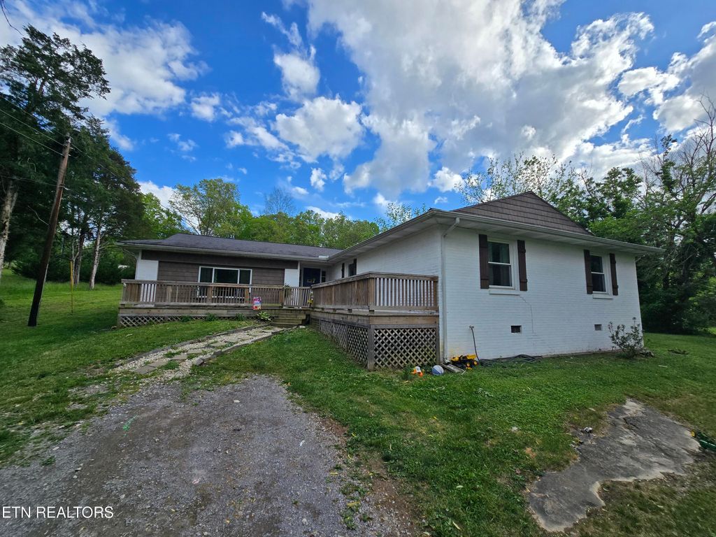 Photo of 224 Parkey Rd, Ewing, VA 24248 (MLS # 1338851)